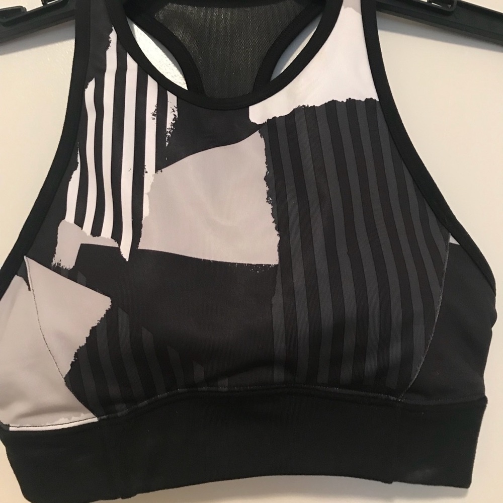 NWOT Size XS LUCY workout sports bra